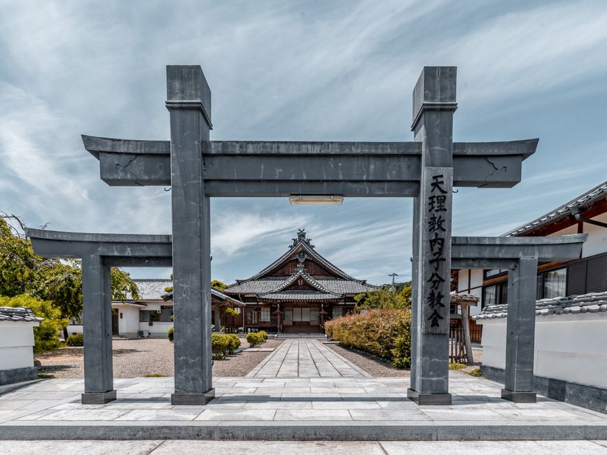 一人で神社 参拝のイメージ